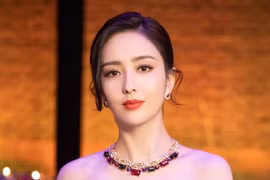 Bí quyết ăn ăn hoa huệ, cần tây của mỹ nhân Tân Cương