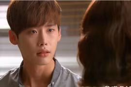 Bất ngờ ghé nhà bạn gái, sửng sốt phát hiện thứ giấu dưới đệm 