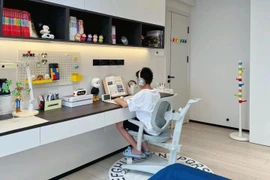 Phòng ngủ 18m2 kiêm phòng học với đầy đủ công năng 