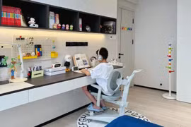 Phòng ngủ 18m2 kiêm phòng học với đầy đủ công năng 