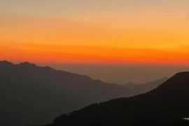 Tận hưởng trọn vẹn mùa xuân ở “thiên đường mây" Tà Xùa