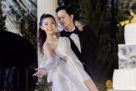 Cô dâu 100 tỷ mang bầu 6 tháng vóc dáng vẫn "vạn người mê"