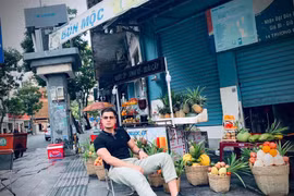 Vẻ phong trần của nam người mẫu vừa gia nhập "vũ trụ VFC"