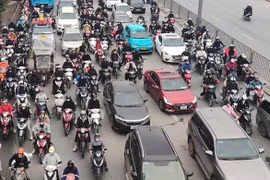 Các cửa ngõ Hà Nội đông đúc sau kỳ nghỉ lễ Giỗ Tổ Hùng Vương