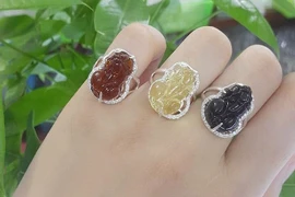 Đeo nhẫn phong thủy thế nào để giữ được tiền và gặp may mắn