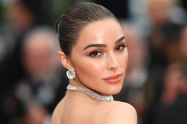 Sắp cưới cầu thủ Christian McCaffrey, hoa hậu Olivia Culpo vẫn đẹp sexy