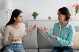 Tưởng chị chồng trông cháu không công, mọi người nói tôi keo kiệt