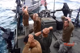 Video: Lực lượng Iran bị gọi là khủng bố từng bắt 10 binh sĩ Mỹ quỳ gối thế nào?