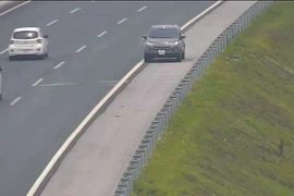 Video: Hãi hùng ô tô đi ngược cao tốc Hà Nội-Hải Phòng ngày đầu nghỉ lễ