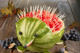 Video: Loạt cách bổ dưa hấu tiện lợi tới không ngờ