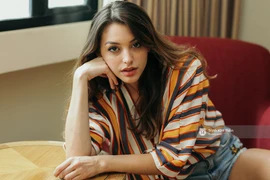 Video: Hot girl ảnh trên mạng xinh đẹp, ngoài đời thực còn rạng rỡ hơn