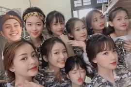 Dân mạng truy lùng info nữ sinh xinh xắn chụp chung với Bảo Hân