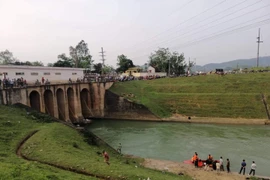 Cô gái nhảy sông tự tử gọi mẹ “đến cống Mụ Bà nhận xác con về“