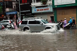 Xử lý khi xe ôtô đi vào vùng ngập nước như thế nào?