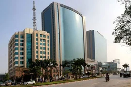 Phong thủy: Hóa giải ánh nắng phản chiếu từ nhà đối diện