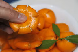 Chữa ho do nằm điều hòa bằng chanh nướng có hiệu nghiệm?