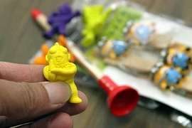 Sách có mùi thơm thường độc hại, đừng cho con dùng