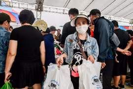 Chen chân mua thịt trâu Đồ Sơn với giá 2 triệu/kg lấy may