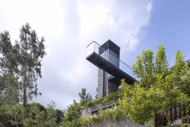 Ngắm biệt thự tuyệt đẹp nằm trên sườn núi cao