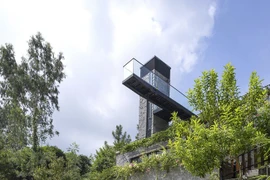 Ngắm biệt thự tuyệt đẹp nằm trên sườn núi cao