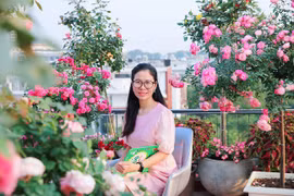 Ấn tượng với căn nhà rực rỡ sắc hoa giữa lòng thủ đô