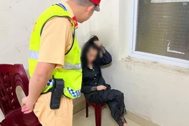 Uống rượu say, cô gái trẻ ra cầu ở Quảng Ninh định tự tử 