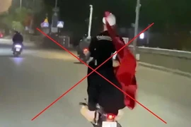 Xử phạt nam thanh niên bốc đầu xe máy trên đường Lê Duẩn