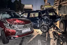 Tai nạn liên hoàn trên cao tốc Nội Bài - Lào Cai, nhiều ô tô biến dạng