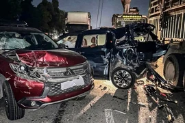 Tai nạn liên hoàn trên cao tốc Nội Bài - Lào Cai, nhiều ô tô biến dạng