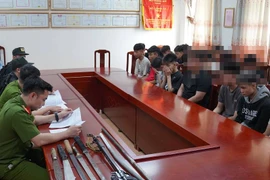 Hòa Bình: Nhóm đối tượng mang dao kiếm, chặn xe đánh người đi đường