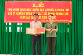 Tài xế xe ôm chở kẻ giết 2 người vào trụ sở công an trình báo