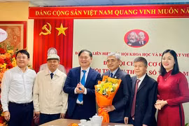 Ông Nguyễn Minh Hồng tái đắc cử Bí thư Chi bộ Cơ quan Hội Truyền thông số Việt Nam 