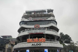 Hà Nội: Rào chắn, hạn chế phương tiện qua khu vực tòa nhà Hàm cá mập