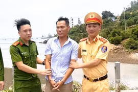 Bắt chủ quán cafe chứa mại dâm trốn truy nã 