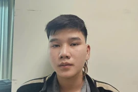 “Thông chốt” tông gãy chân cảnh sát, một đối tượng bị tạm giữ khẩn cấp