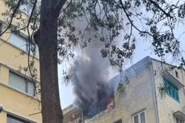 Cháy căn hộ trên phố Hà Nội khi chủ nhà về quê ăn Tết