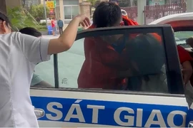 CSGT kịp thời đưa sản phụ bị vỡ ối đi cấp cứu