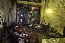 Cháy nhà trong ngõ sâu ở Hà Nội khiến 2 người tử vong 