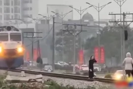 Vấn đề pháp lý vụ 2 người phụ nữ tạo dáng trên đường ray