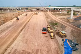 Đẩy nhanh tiến độ các dự án giao thông trọng điểm phía Nam