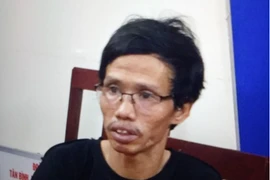 Lột mặt kẻ trốn truy nã tội hiếp dâm trong vai chủ xưởng may