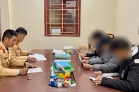 Nhóm thanh niên lạng lách, đánh võng, thách thức CSGT ở Lạng Sơn