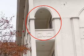 Lan can rơi làm 3 nữ sinh nhập viện: Trách nhiệm thuộc về ai?