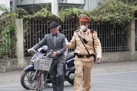 Vi phạm nồng độ cồn, cụ ông đi xe đạp bị phạt 350 nghìn đồng 