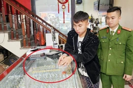 Hưng Yên: Nợ nần, nam thanh niên cướp 2 dây chuyền vàng