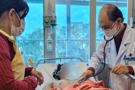 Tin mới nhất vụ 5 nhân viên vệ sinh bị ngạt khí trong cống nước 