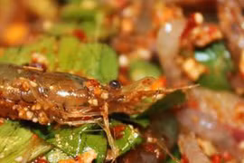 Tận mắt món ăn Thái: Tép “khiêu vũ”... tươi từ đầu đến chân 