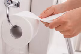 Lâu nay chúng ta vứt giấy vệ sinh sai chỗ, cực mất vệ sinh 