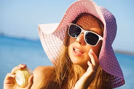 Đây là lý do bạn nhất định phải đeo kính râm khi ra nắng 