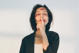 Trang điểm bầm dập như dọa ma Hallowen, "hotgirl IELTS 8.5" đẹp bất chấp